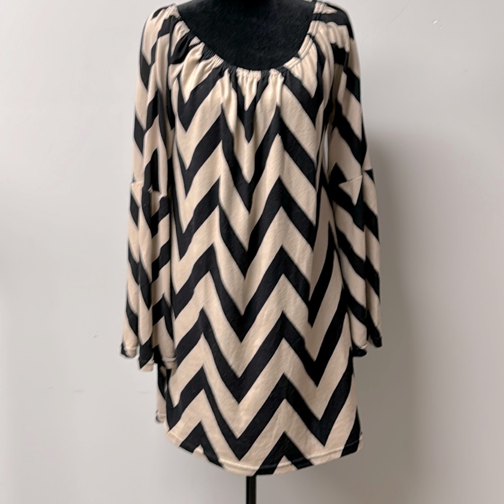 Win Win Tunic Mini Dress L-Xl Bell Sleeve Zig Zag Print 60s Hippie black Tan